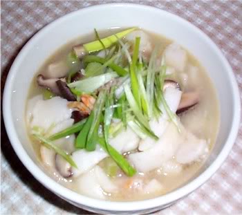 健康减肥食谱 豆腐冬菇鲮鱼滑汤